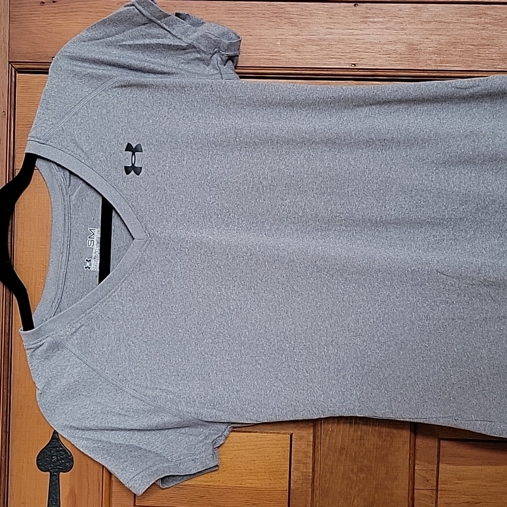 Under Armour Women's Gray V-Neck Top